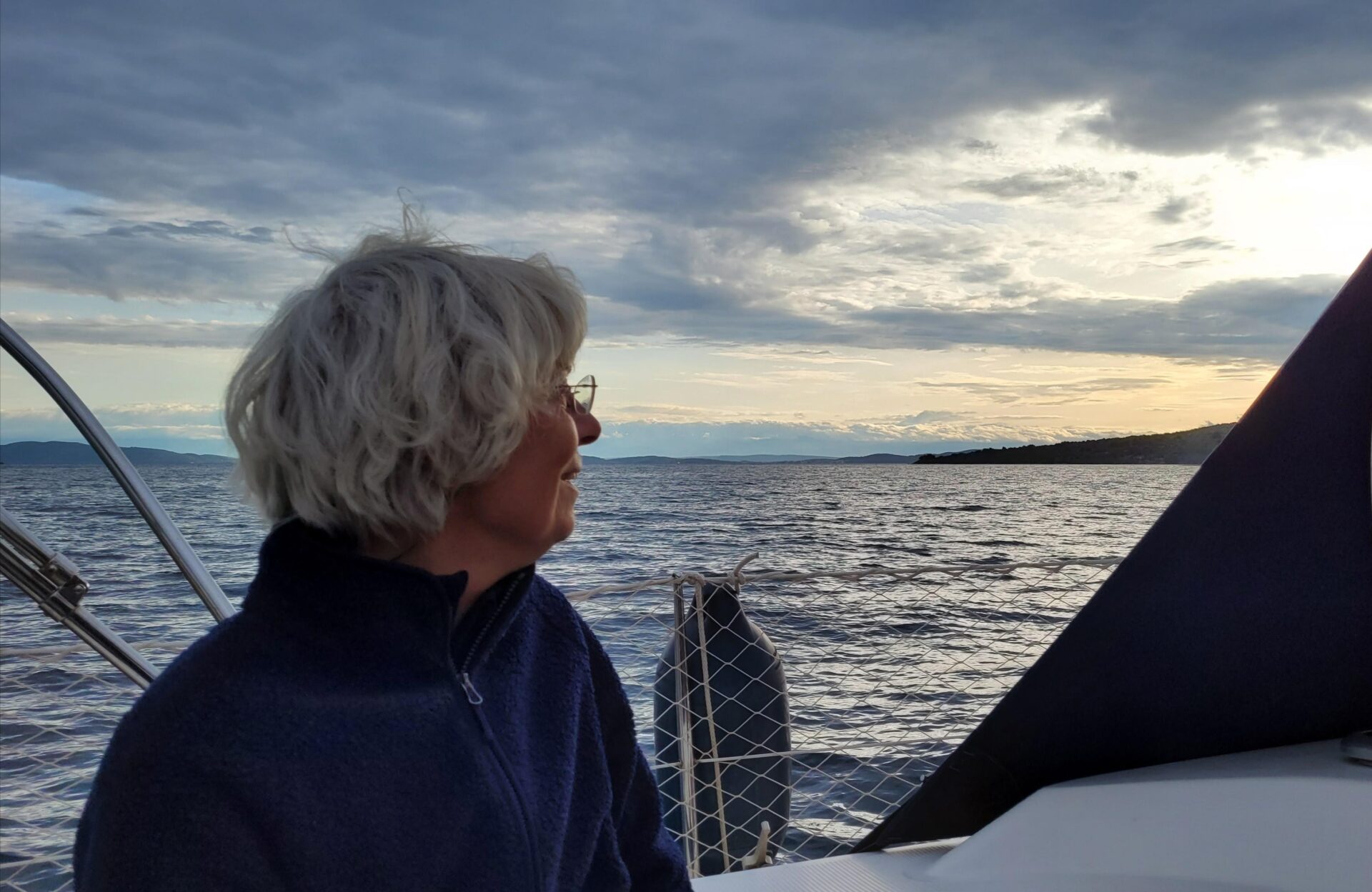 Ulrike Engelhardt blickt in den Horizont